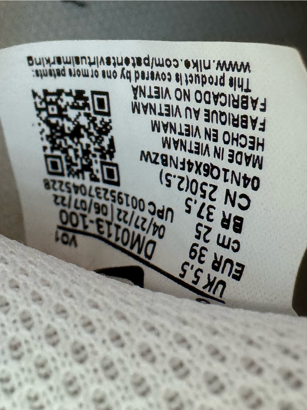 Nike Women’s White Low-Top Platform Sneakers - Picture 6 of 7